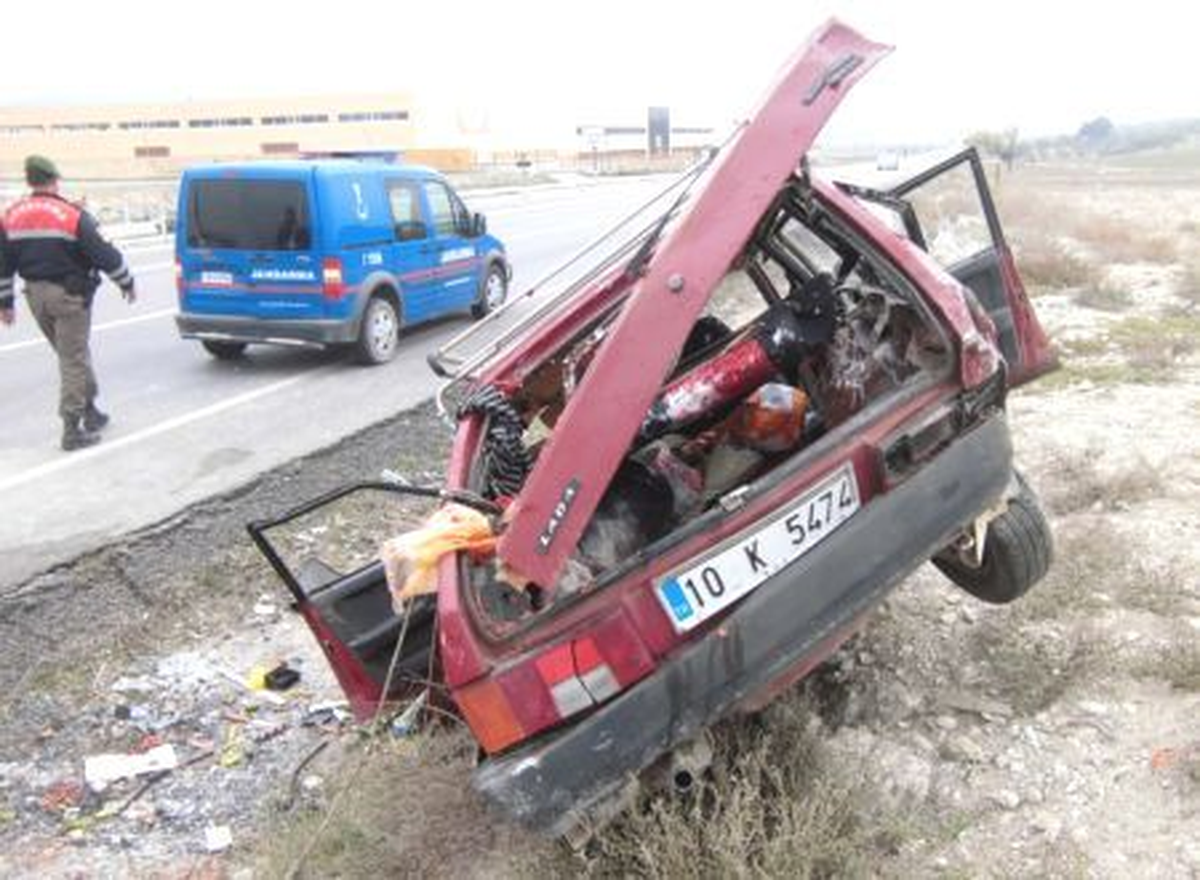 Manisa\'da Trafik Kazası: 2 Yaralı