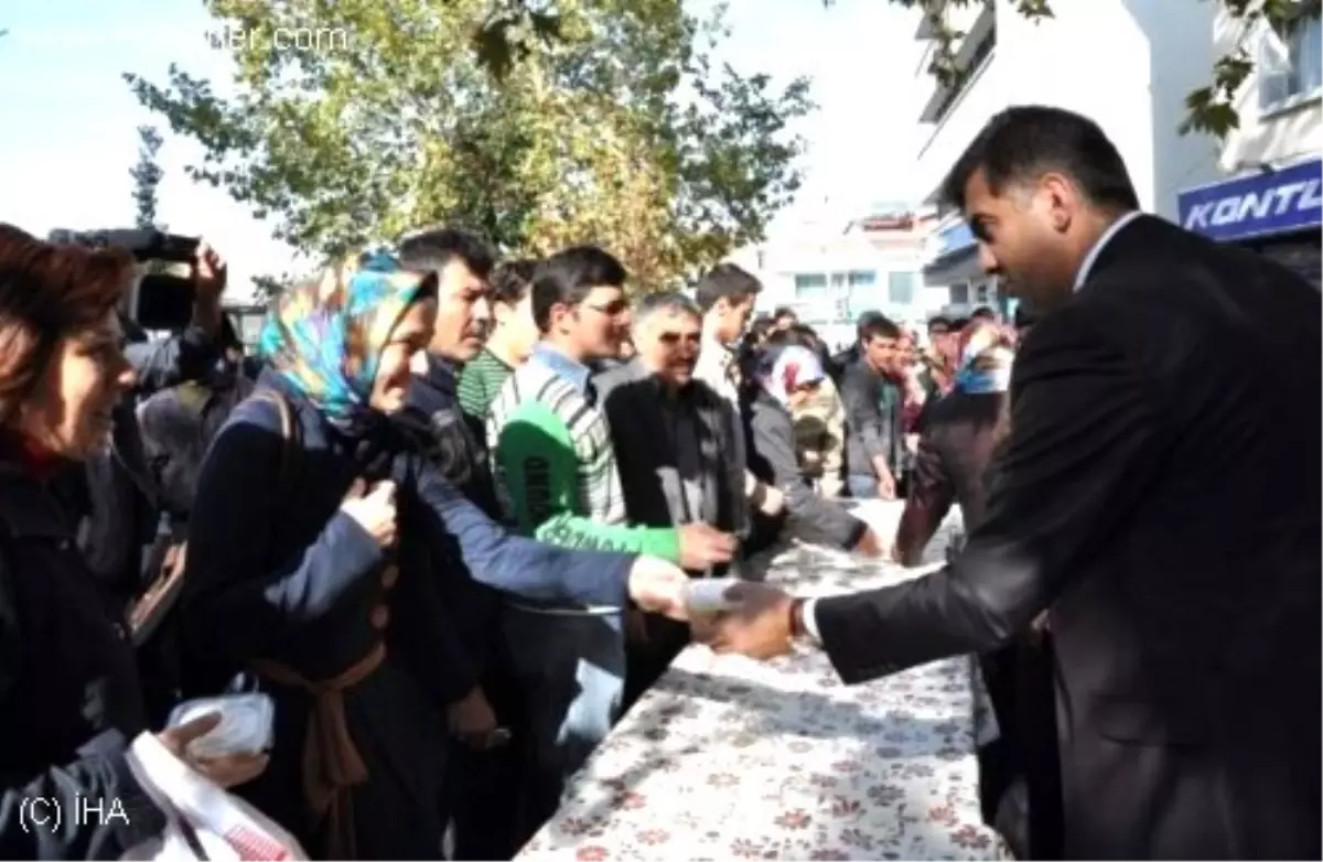 Meram'da Vatandaşlara Aşure İkramı