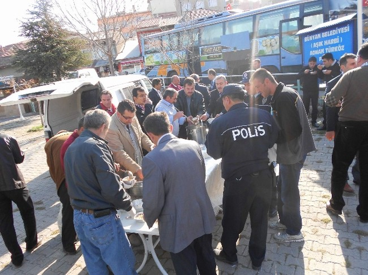 Naci Baydemir Öğrenci Yurdu Aşure Dağıttı