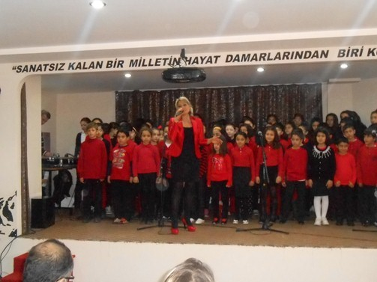 Malatya\'da Öğrenciler Atatürk\'ü Andı