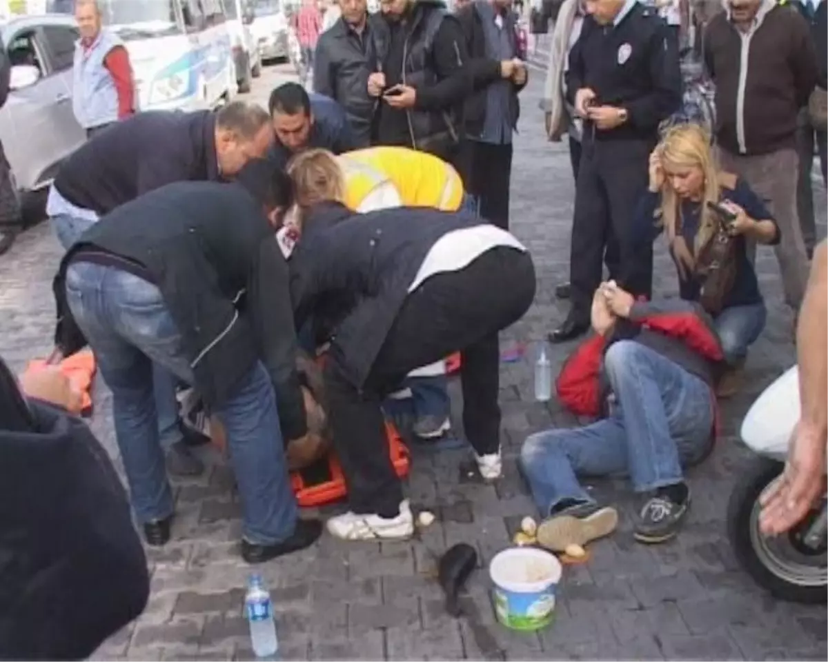 Marmaris'te Otomobilin Kapısı Motosiklete Çarptı: 2 Yaralı