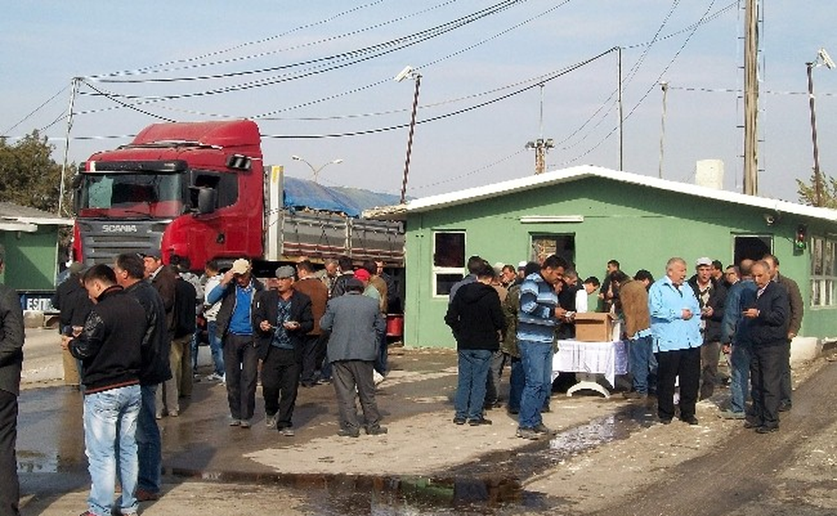 Şeker Fabrikası\'nda Bin Kişilik Aşure Dağıtıldı