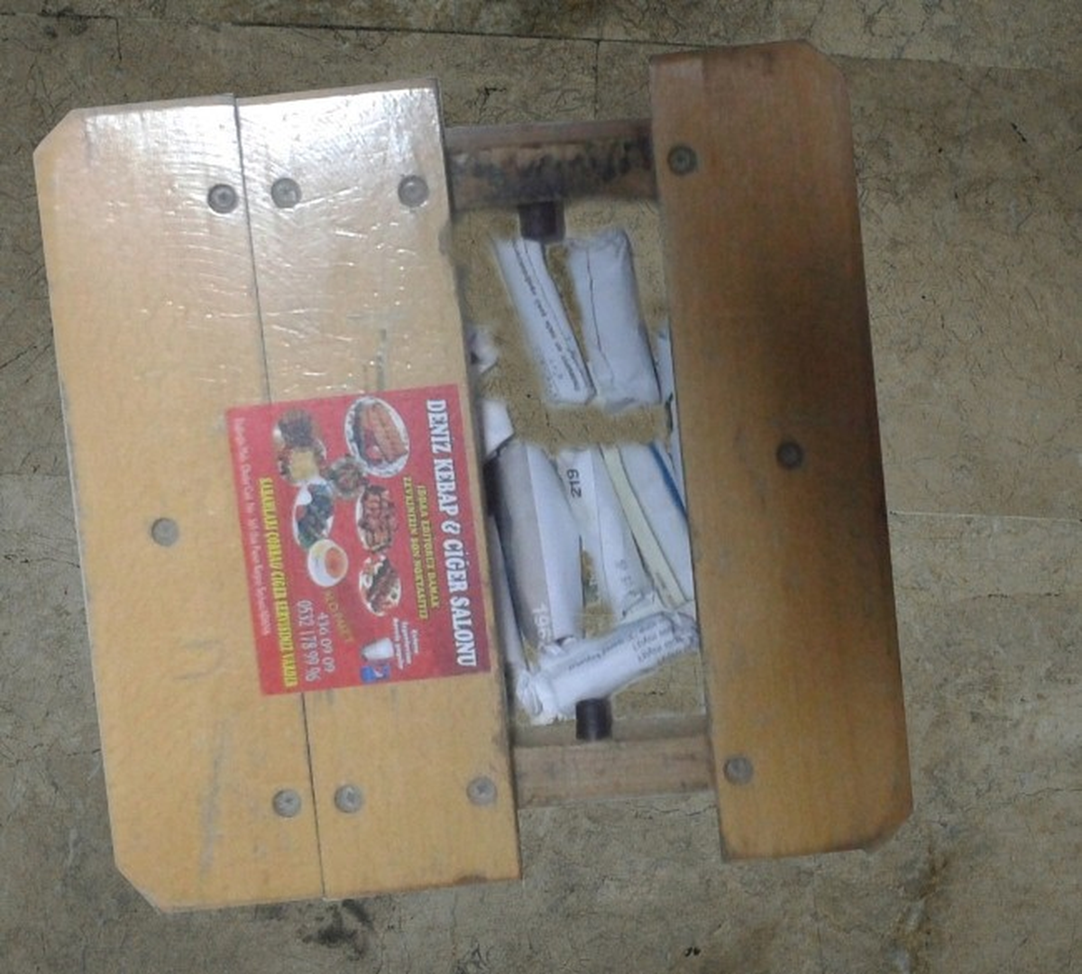Adana\'da Taburede 18 Paket Esrar Ele Geçirildi