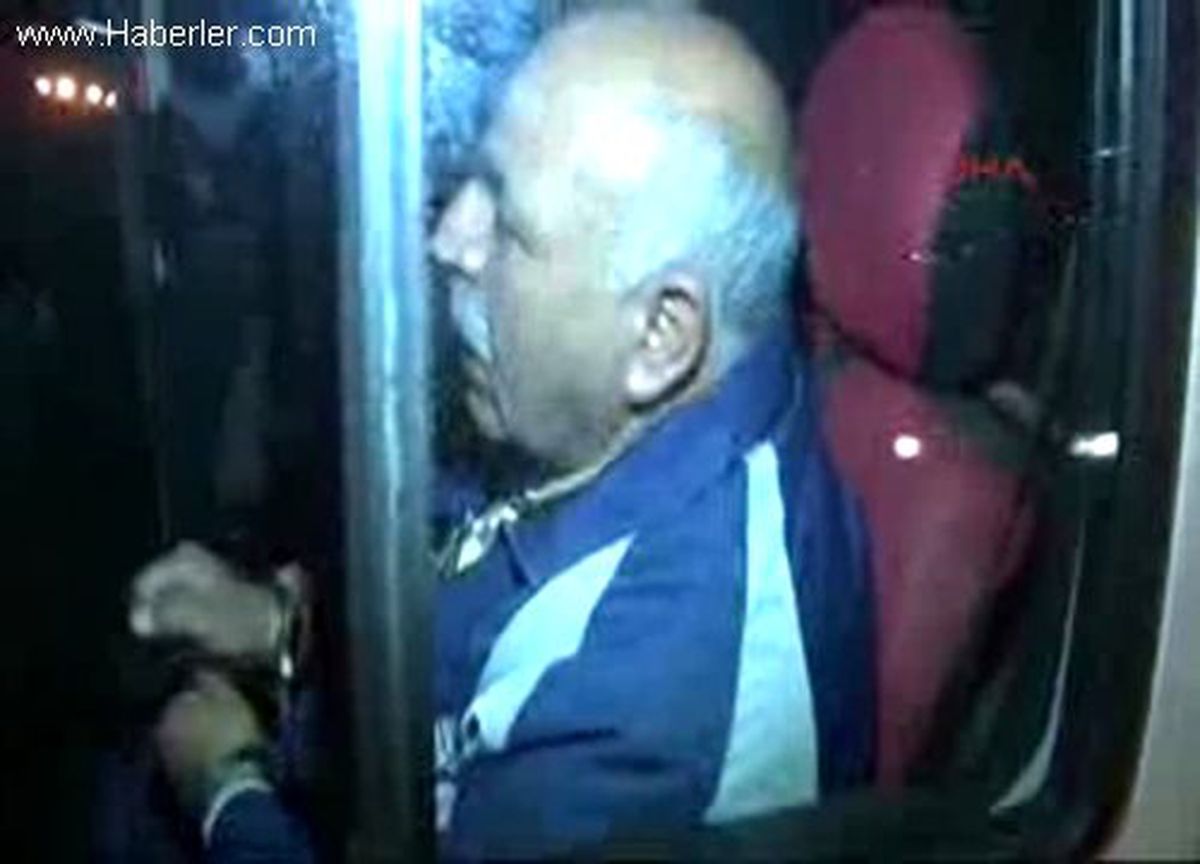 * Tem Otoyolu Edirne İstikametinde Emniyet Şeridinde Park Halinde Bulunan 2 Araca, Seyir Halindeki...