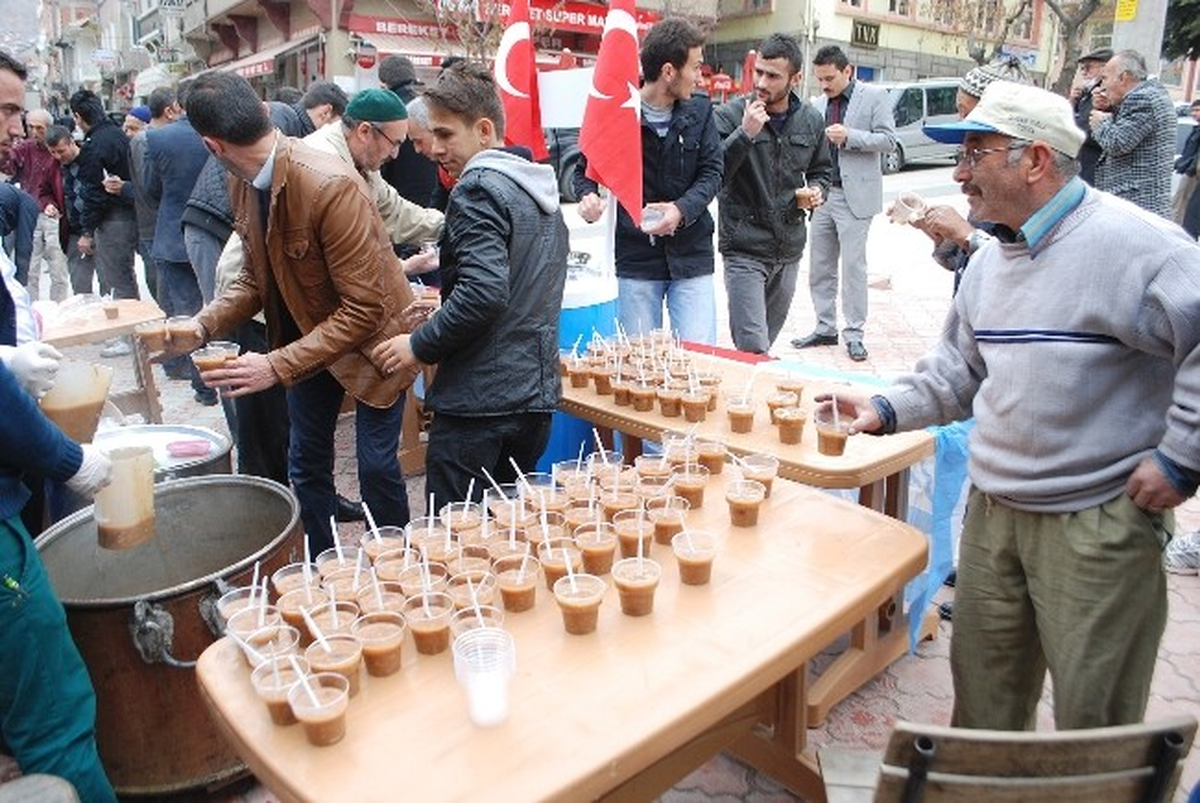 Tosya\'da 4 Bin Kişiye Aşure İkram Edildi