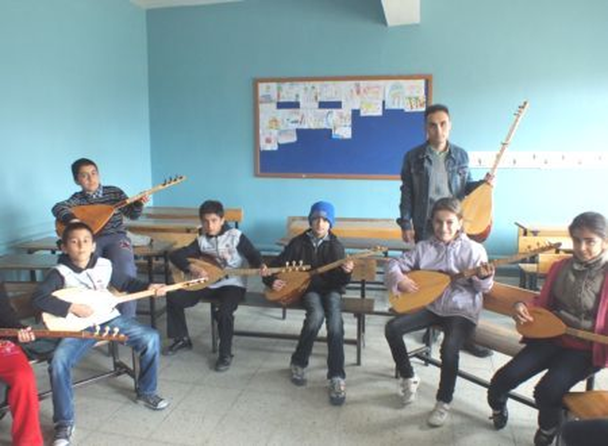 Ulaş\'ta Bağlama Kursu Veriliyor