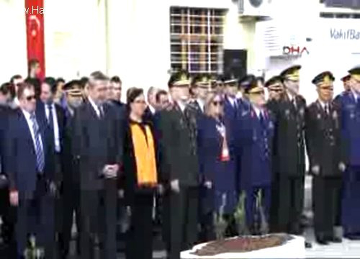 Ulu Önder Mustafa Kemal Atatürk\'ün Diyarbakır\'a Gelişinin 76\'ıncı Yıldönümü Düzenlenen Törenle...