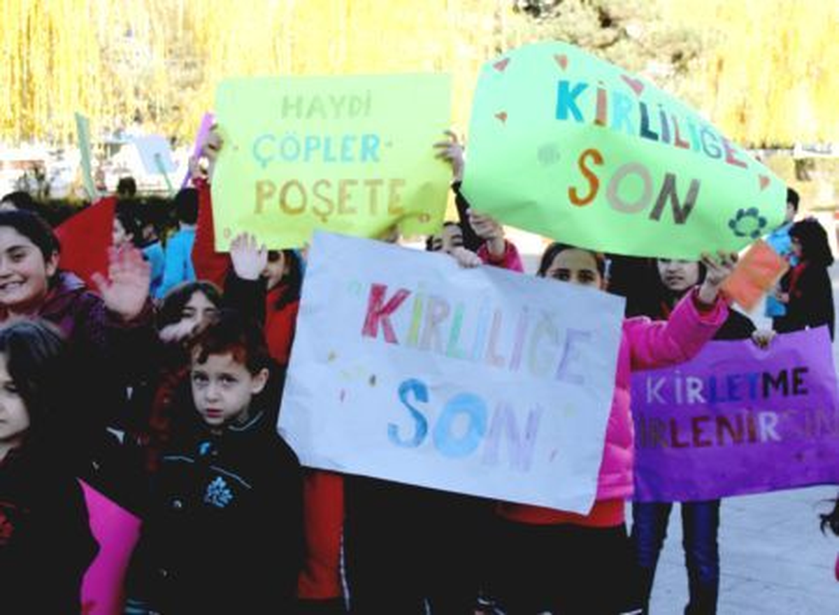 Vanlı Minikler Temiz Çevre İçin Yürüdü