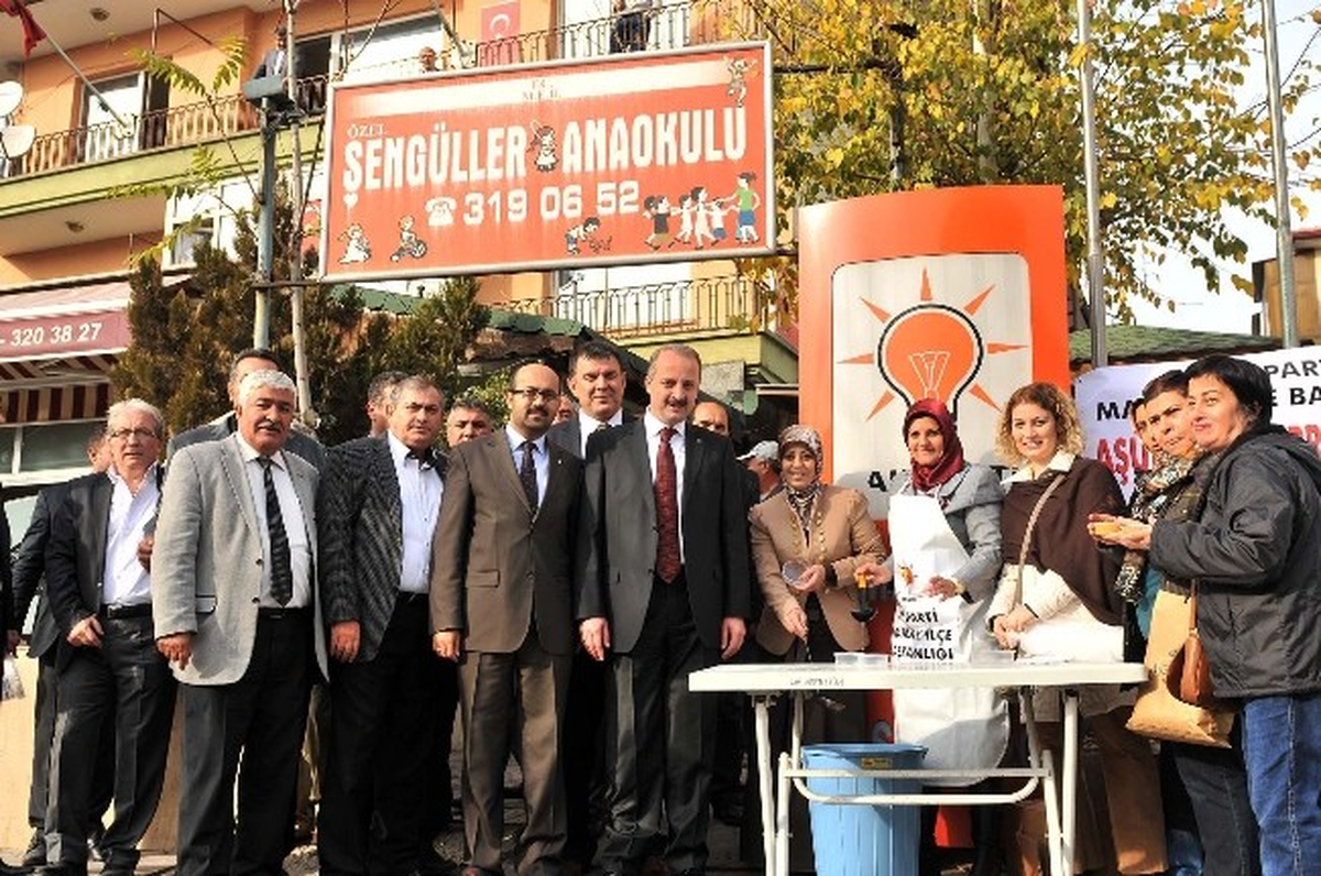 Akgül, Aşure Dağıttı