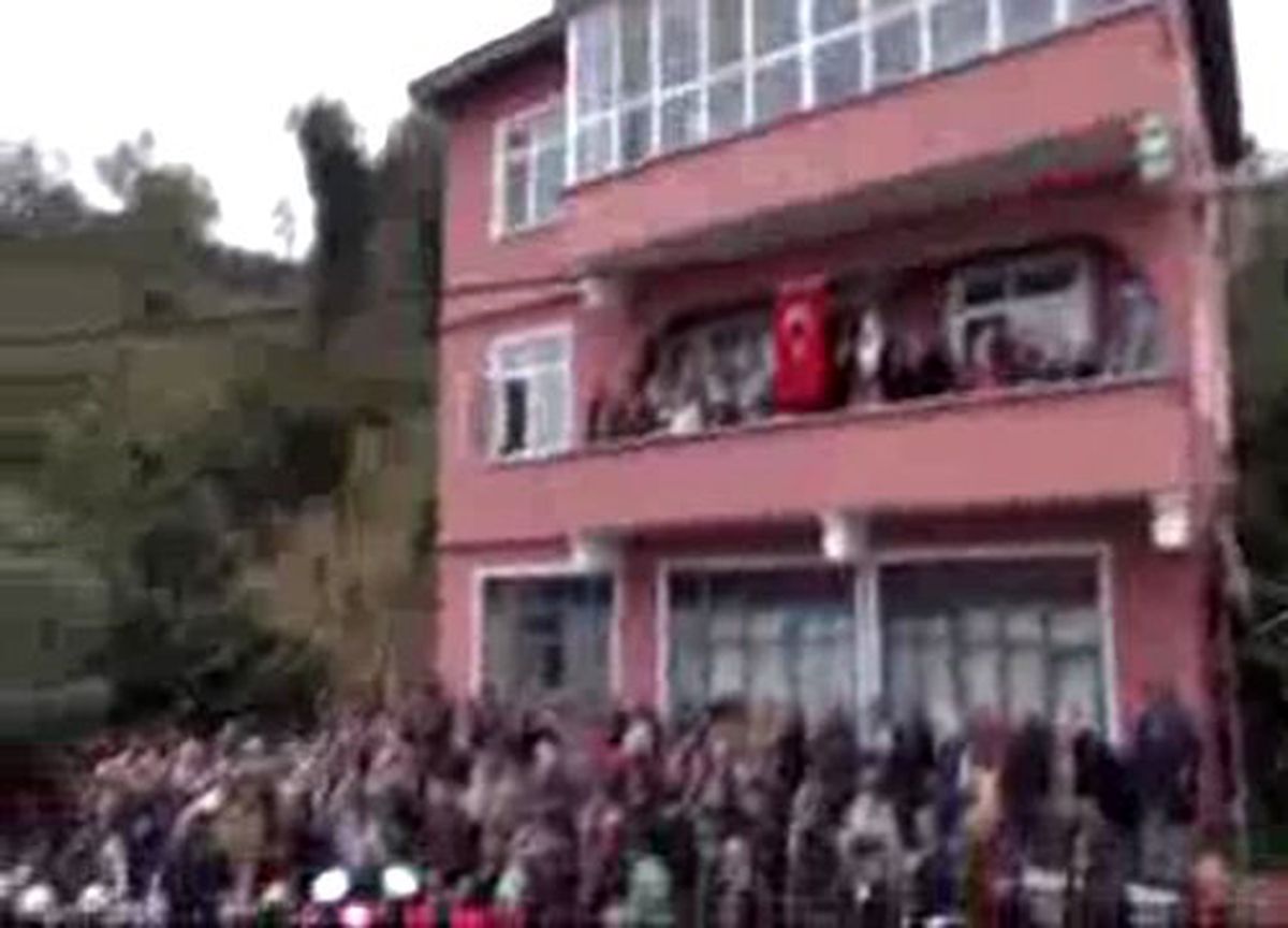 Babasını Öldürüp İntihar Eden Astsubay Törenle Toprağa Verildi