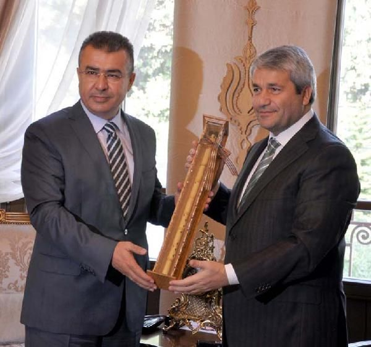 Bakan Ergün, Vali Lekesiz\'i ziyaret etti