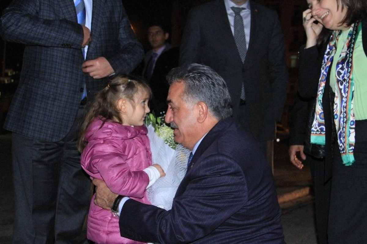 Bakan Yazıcı, Ardahan\'da Esnafı Ziyaret Etti