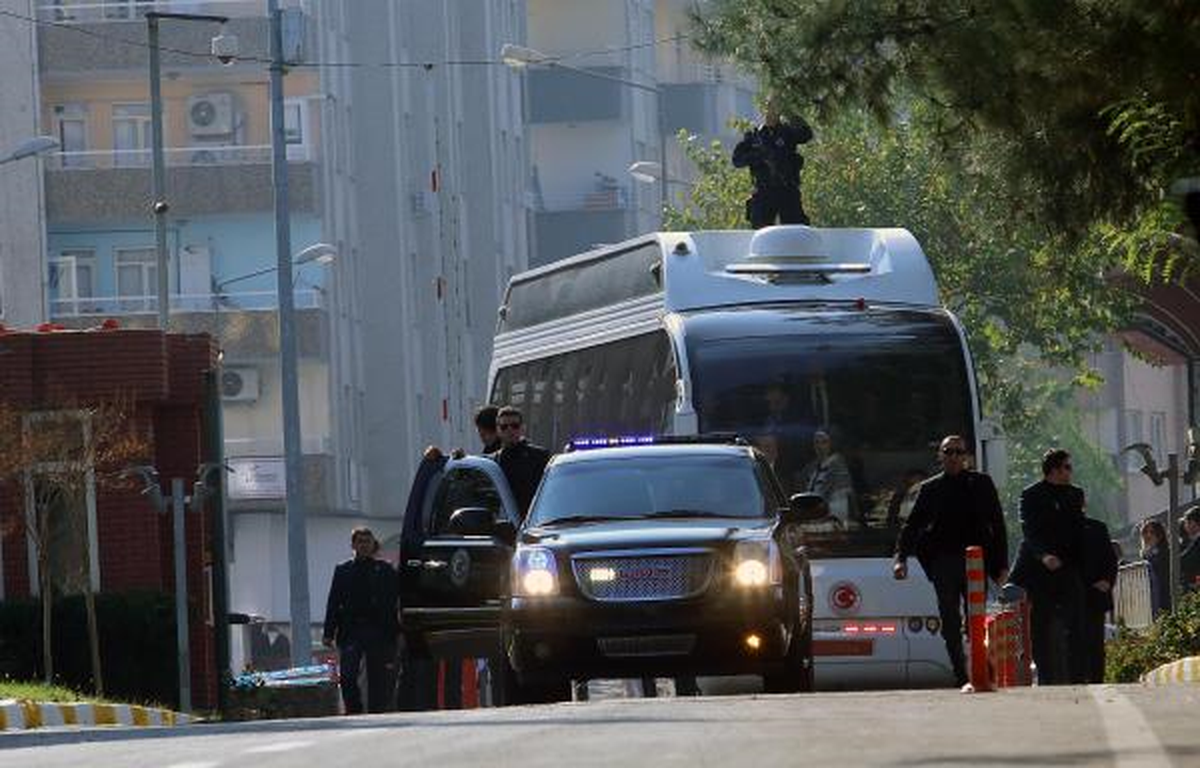 Başbakan, Diyarbakır\'da İlk Ziyaretini Baydemir\'e Yaptı