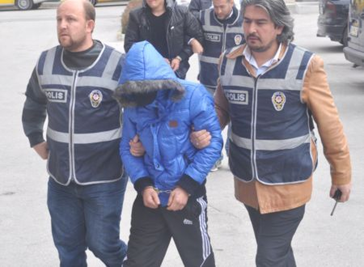 Belediyenin Su Yükleme Makinesini Soyup, Serbest Bırakıldılar