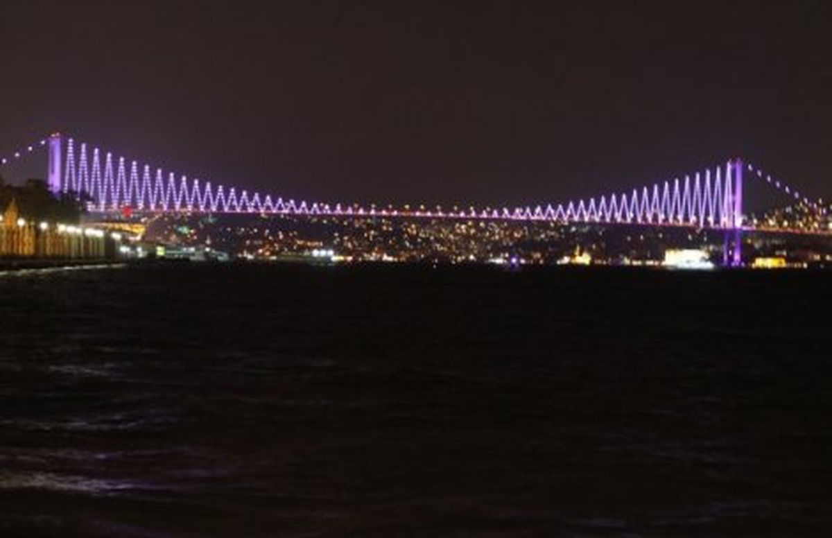 Boğaziçi Köprüsü, Prematüre Bebekler İçin Mor Renge Büründü