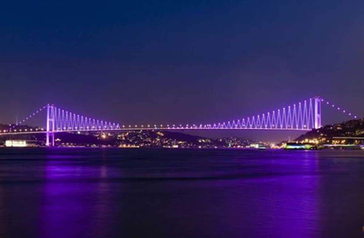 Boğaziçi Köprüsü Prematüre Bebekler İçin Mor Renkte Işıklandı