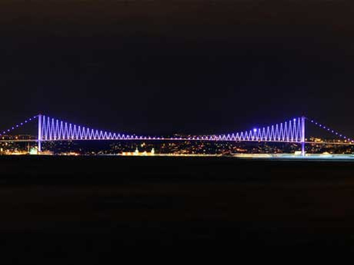 Boğaziçi Köprüsü, Prematüre Bebekler İçin Mor Renge Büründü