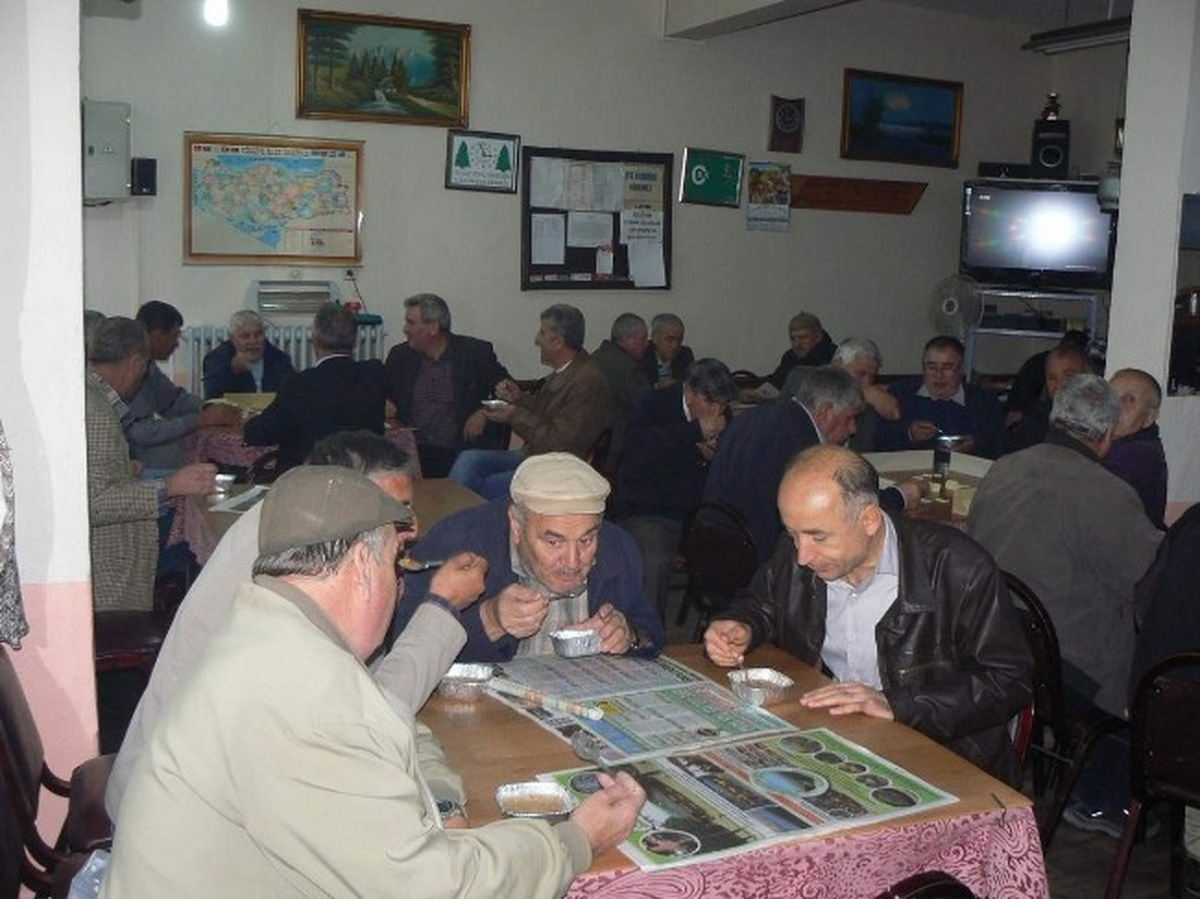 Bozüyük Cihangazililer Derneği\'nde Aşure İkramı