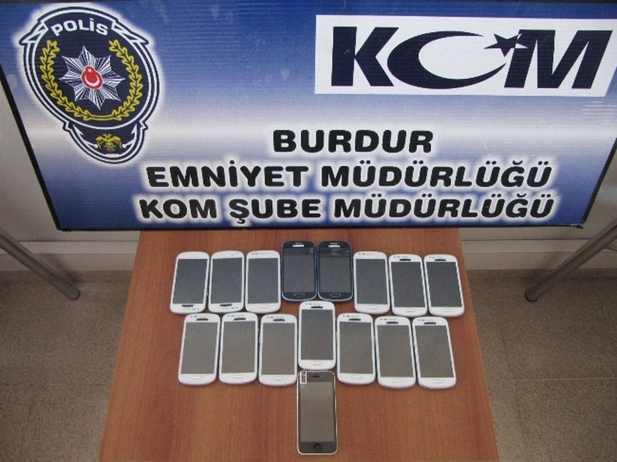 Burdur\'da 16 Adet Kaçak Cep Telefonu Ele Geçirildi