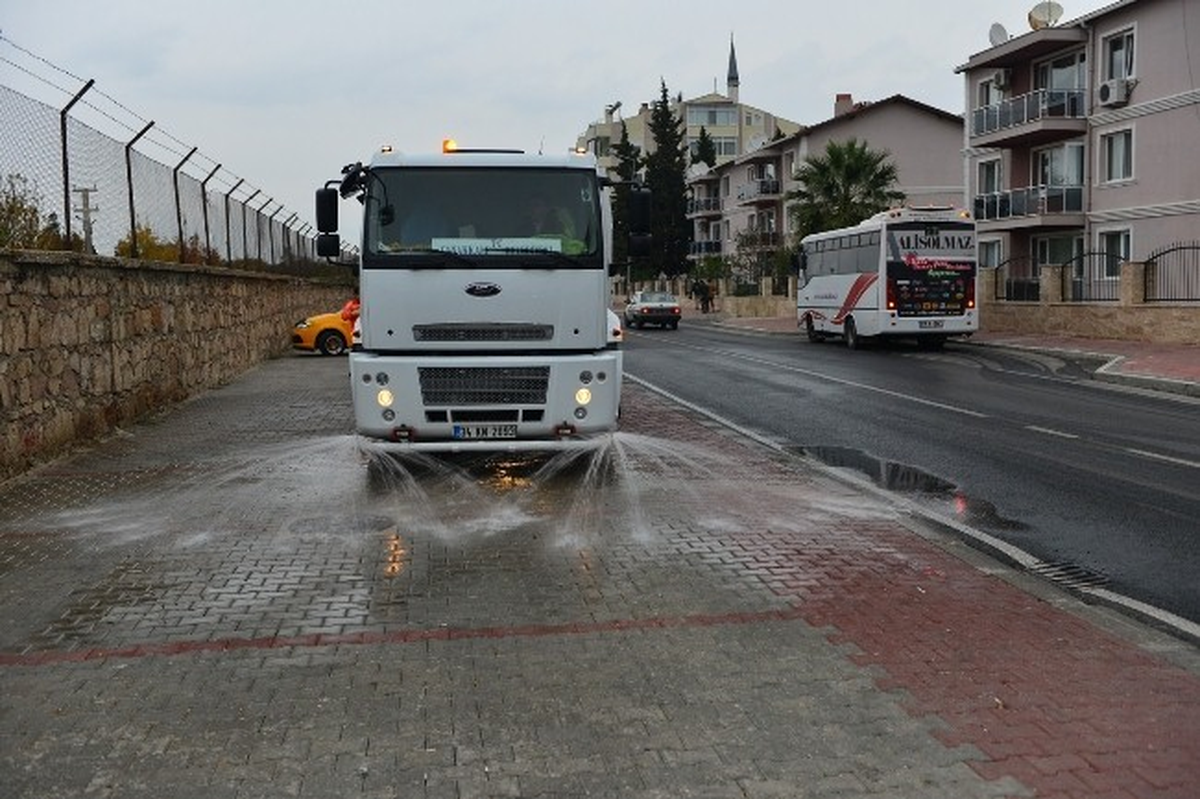 Cadde ve Sokaklarda Temizlik Çalışmaları Sürüyor