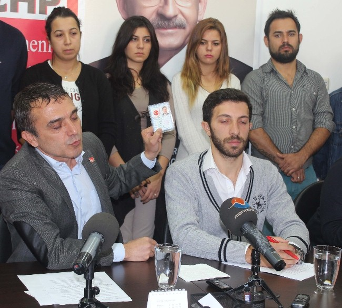 CHP İlçe Gençlik Kolları Başkanının Sahte Kimlik Kullandığı İddiası