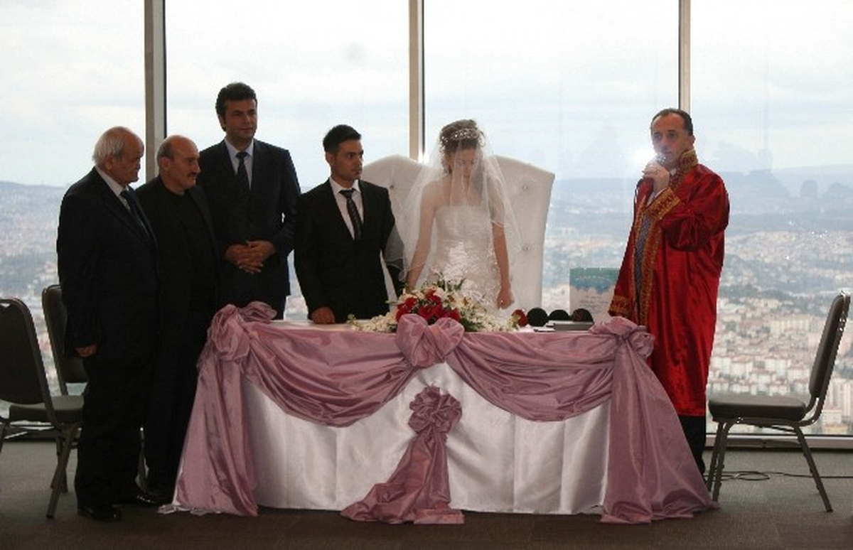 Çiftler, Denizin Altından Geçip 236 Metrede \'Evet\' Dedi