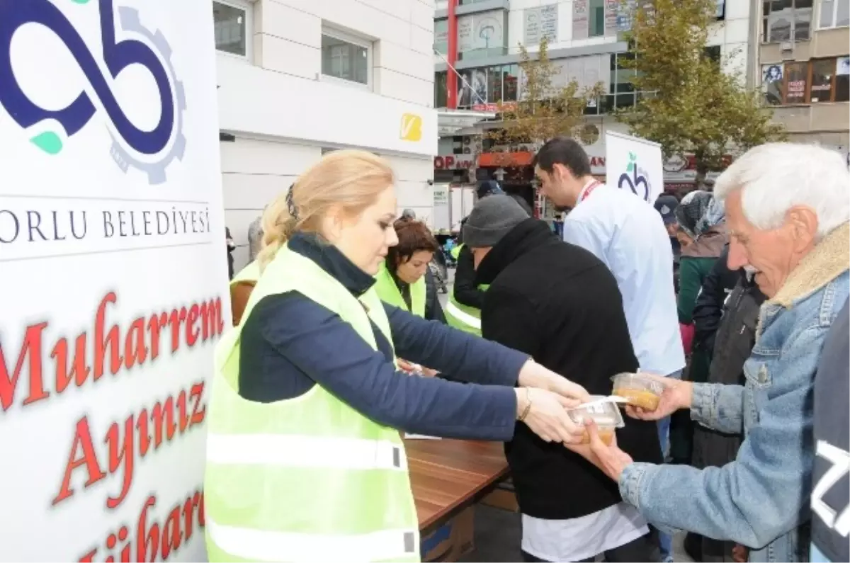 Çorlu Belediyesi Aşure Dağıttı