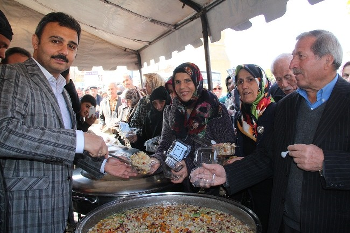 Çorum Belediyesi\'nden 15 Bin Kişiye Aşure