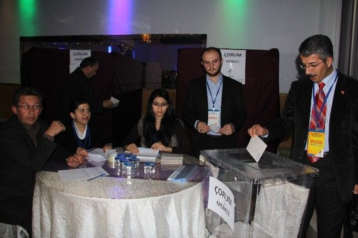 Çorum\'da AK Parti Temayül Yoklaması Yaptı