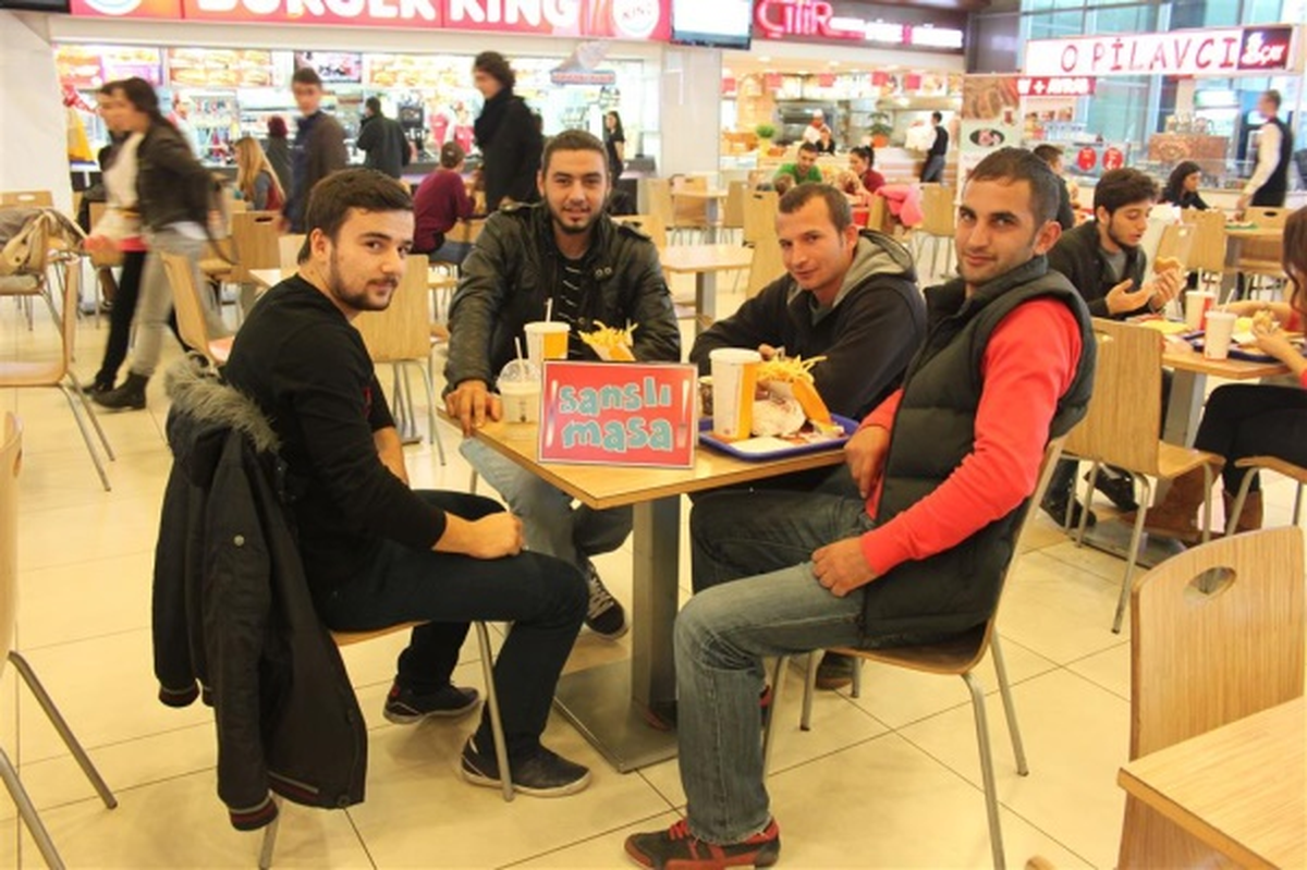 Demirpark AVM\' de Şanslı Masa