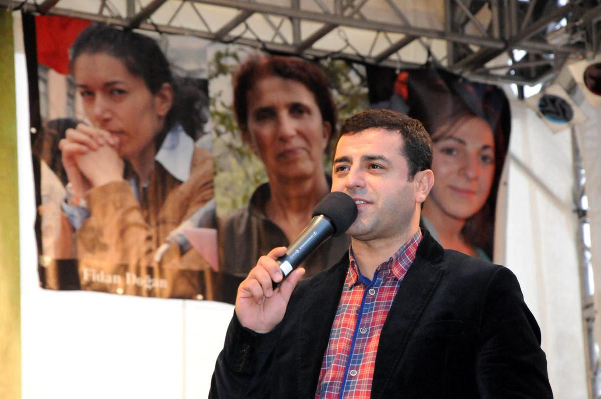 Demirtaş\'tan Diyarbakır\'daki Tarihi Görüşmeye Sert Sözler