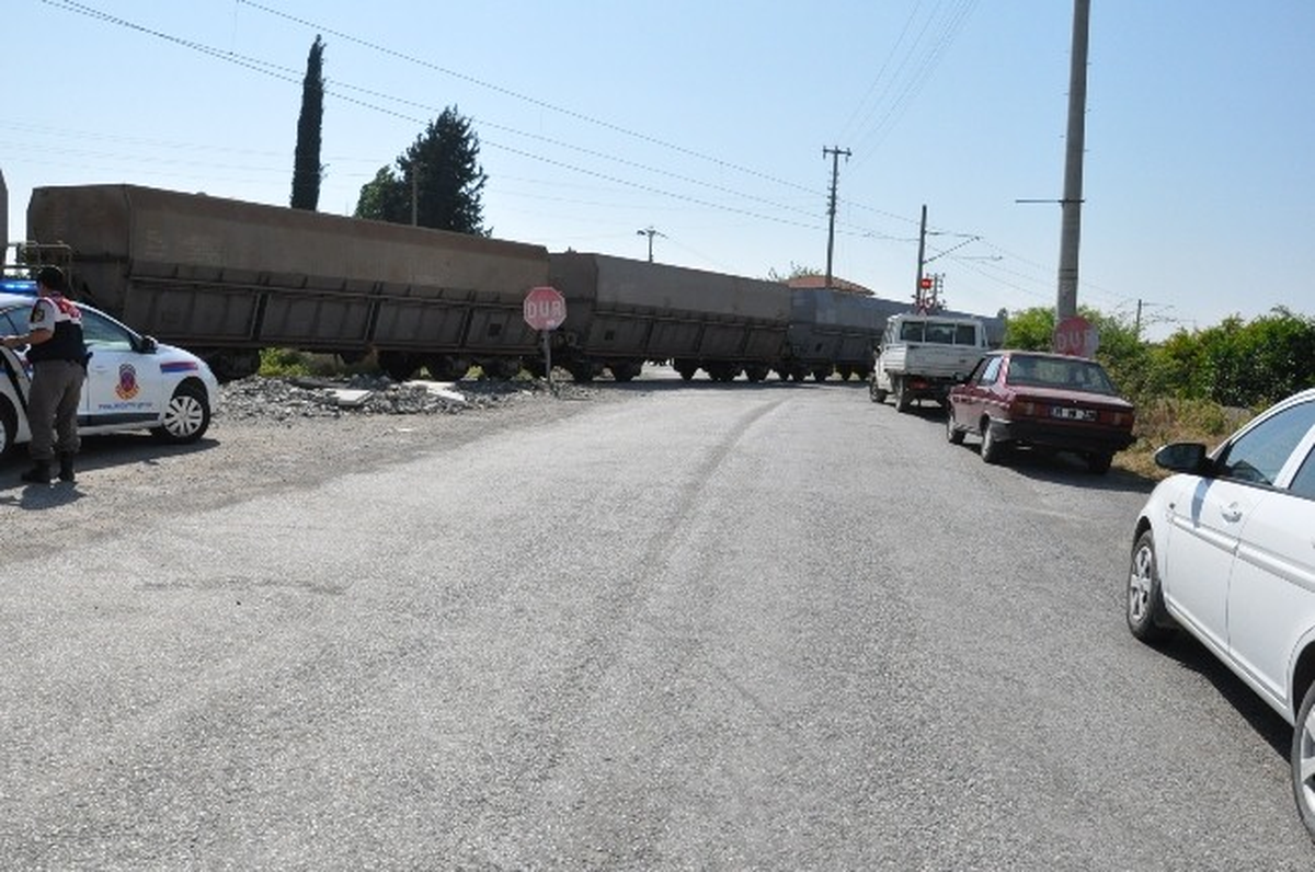 Dörtyol\'da Tren Kazası; 2 Yaralı