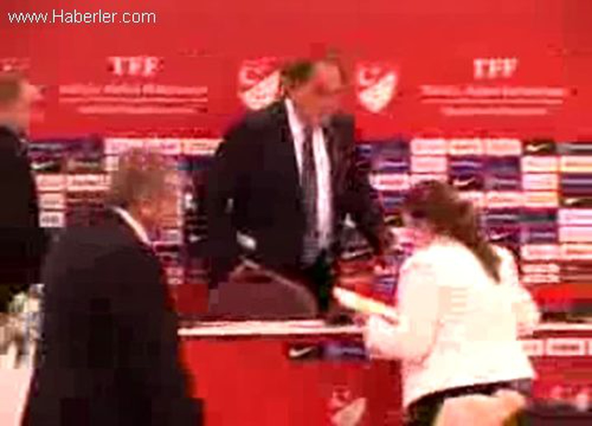 Futbol Federasyonu, Terim ile 5+2 Yıllık Sözleşme İmzaladı