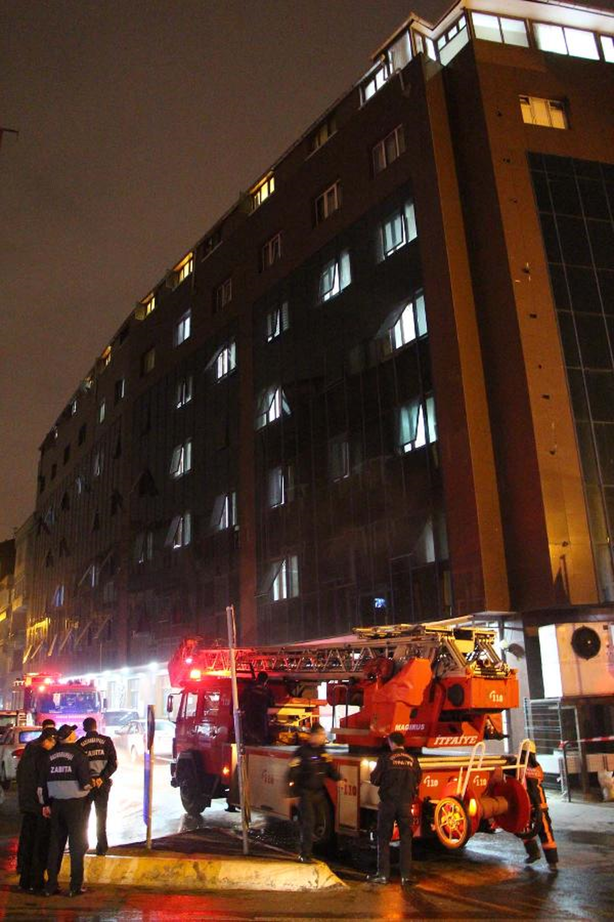 Gaziosmanpaşa\'daki Özel Bir Hastanede Yangın Çıktı