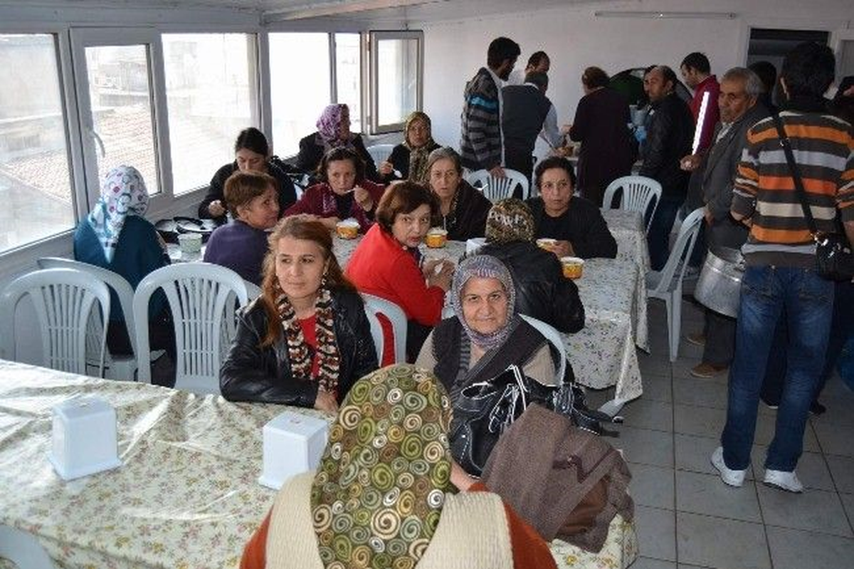 Kayseri Hacı Bektaşi Veli Derneği Aşure Dağıttı