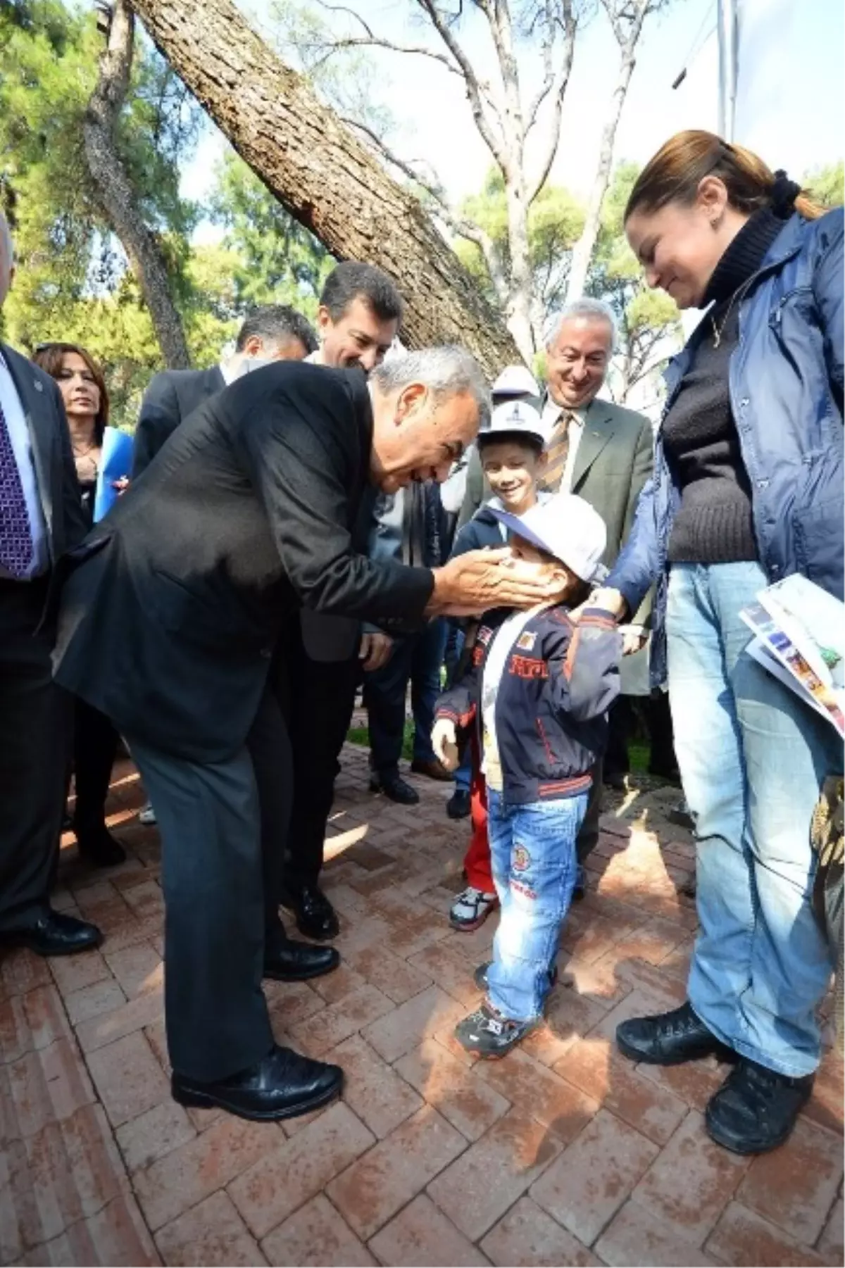 İzmir\'de Hasanağa Bahçesi\'nde Görkemli Açılış