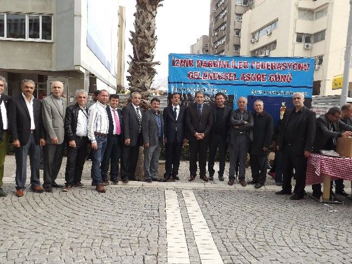 İMAF Onbinlerce İzmirliye Aşure Dağıttı