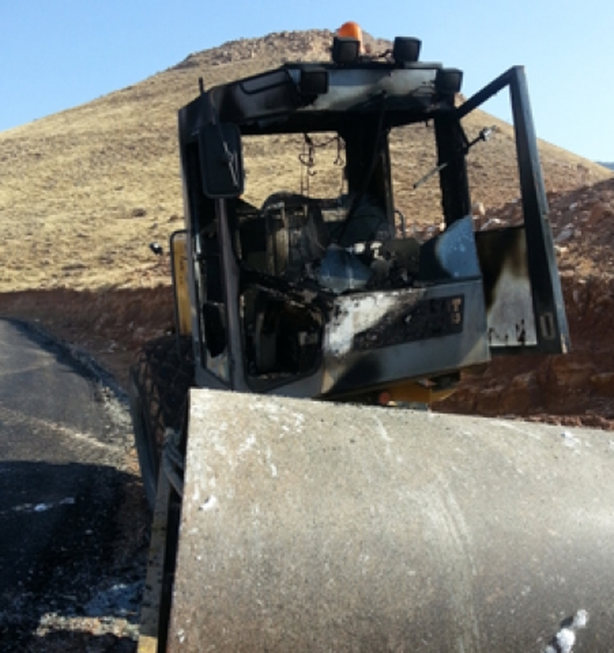 İş Makinesi Ateşe Verildi