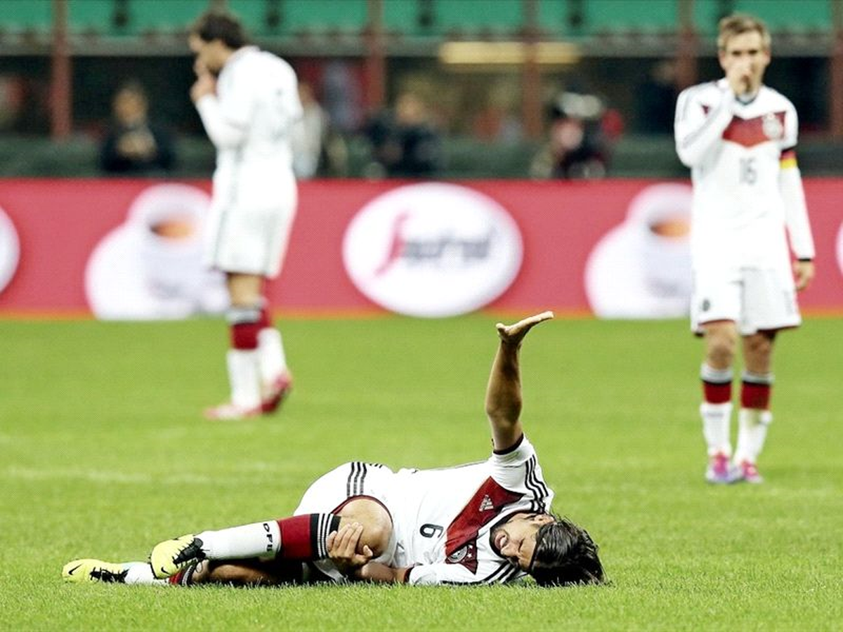 Real Madrid\'in Oyuncusu Khedira Ameliyat Oldu