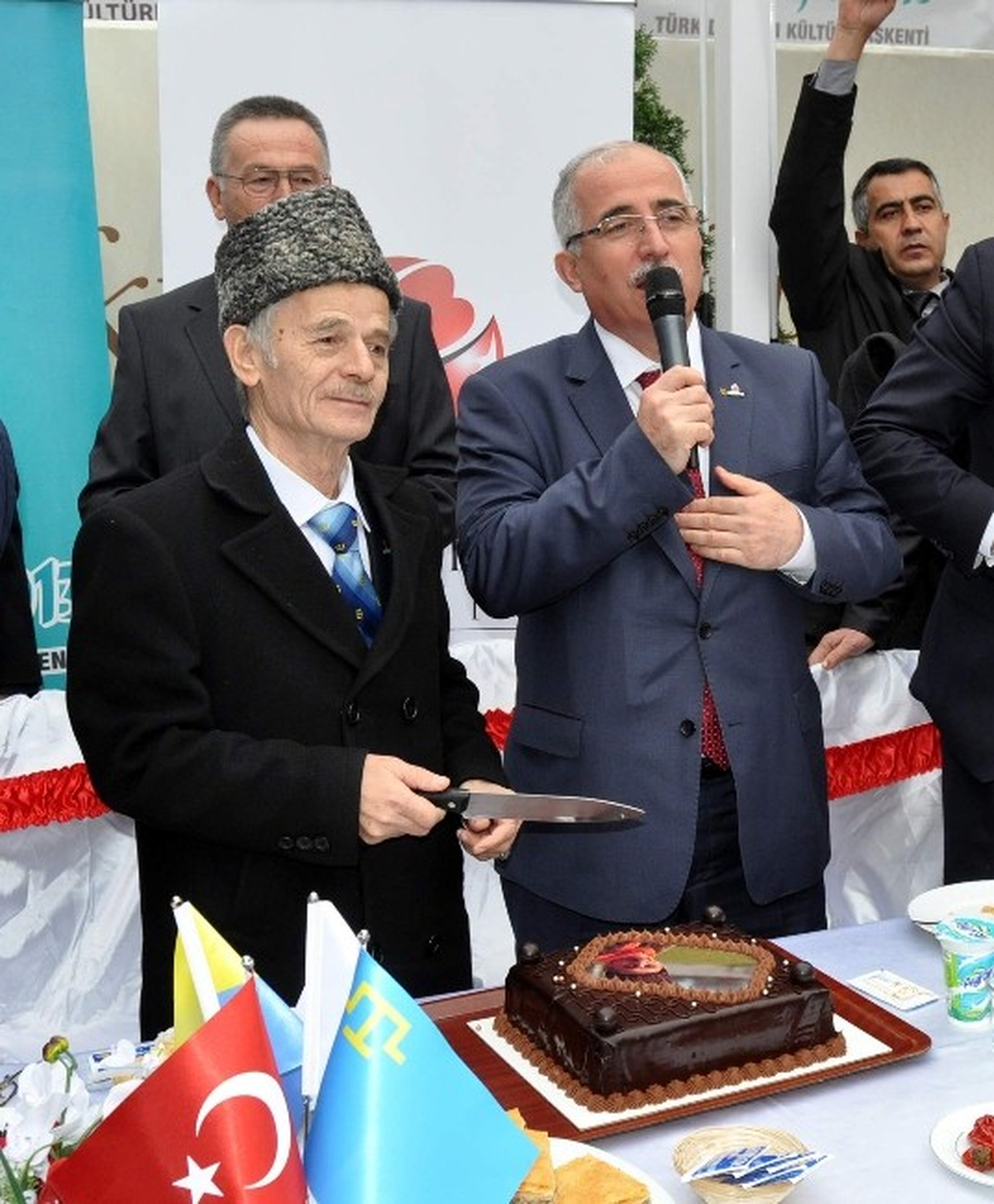 Kırım Liderine Sürpriz Doğum Günü Partisi