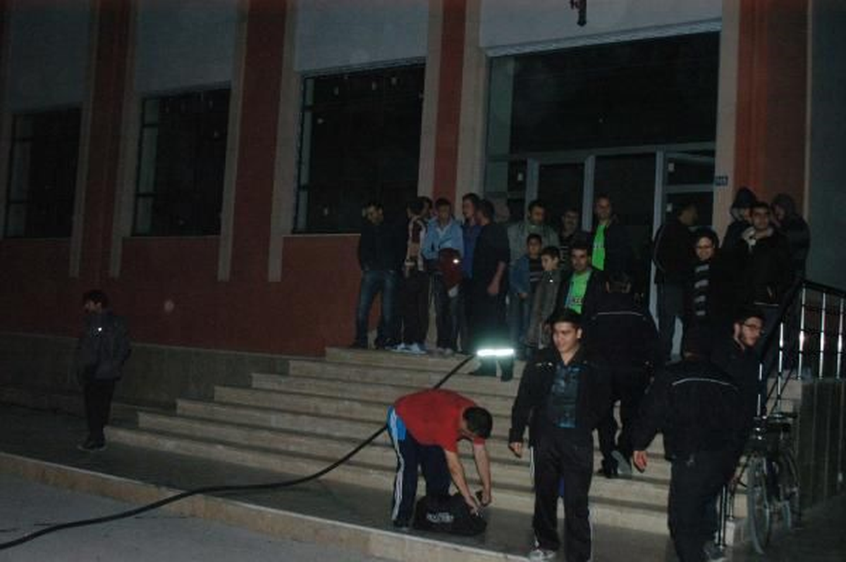 Konya\'da Çıkan Yangın Paniğe Neden Oldu