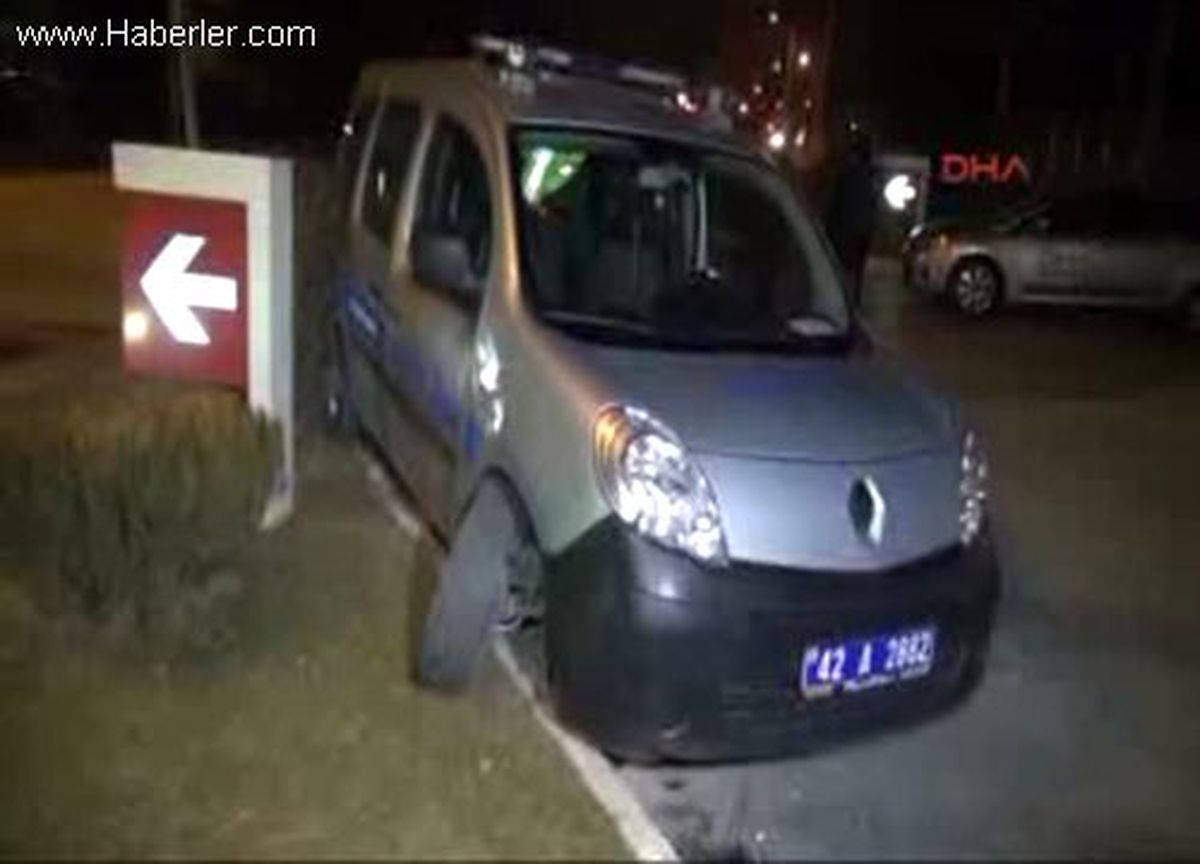 Konya Polis Otosuna Çarpıp Kaçtıktan Sonra, Otomobilini Terk Edip İzini Kaybettirdi