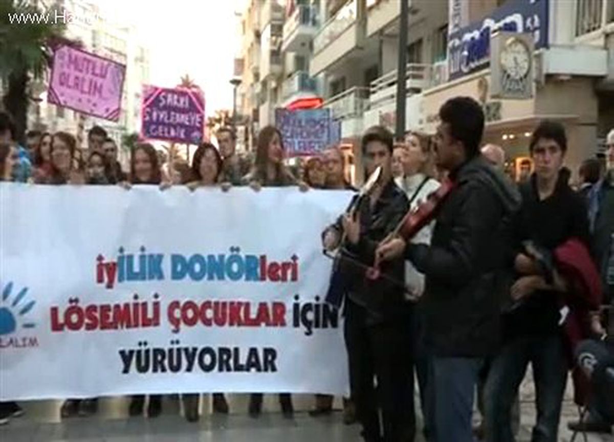 Lösemeli çocuklar için şarkı söylediler