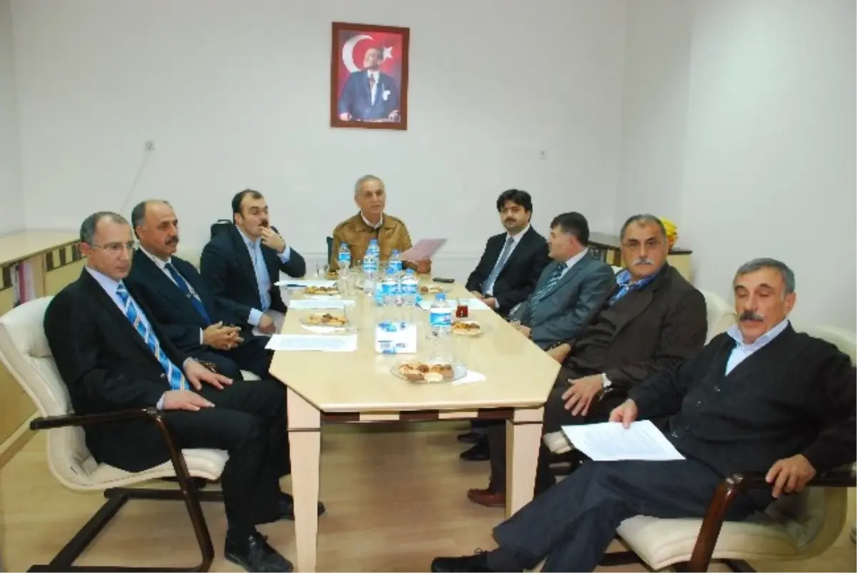 Manisa\'da Dershaneler Ortak Basın Toplantısı Düzenledi