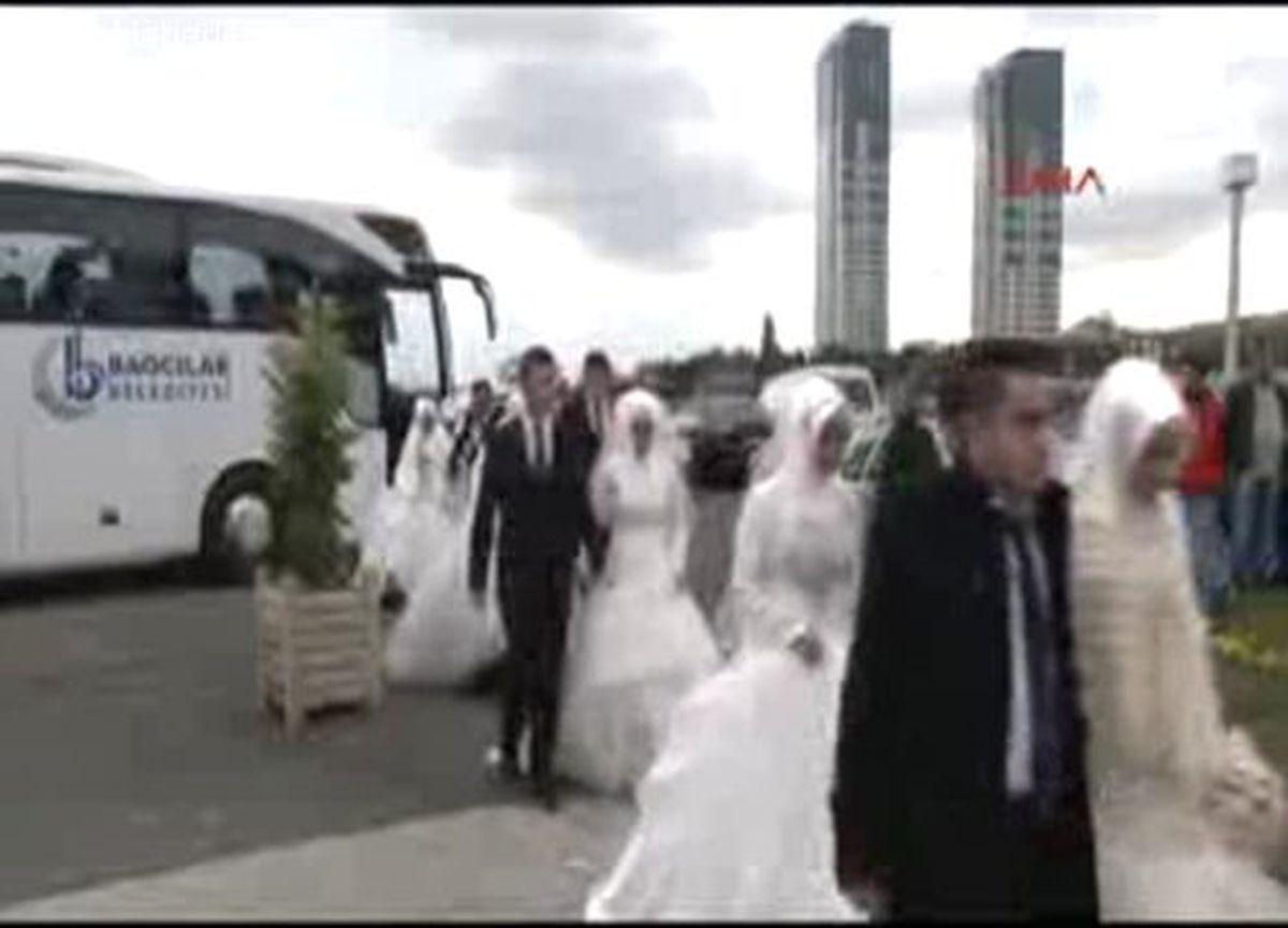 Marmaray\'da 48 Gelin ve Damat