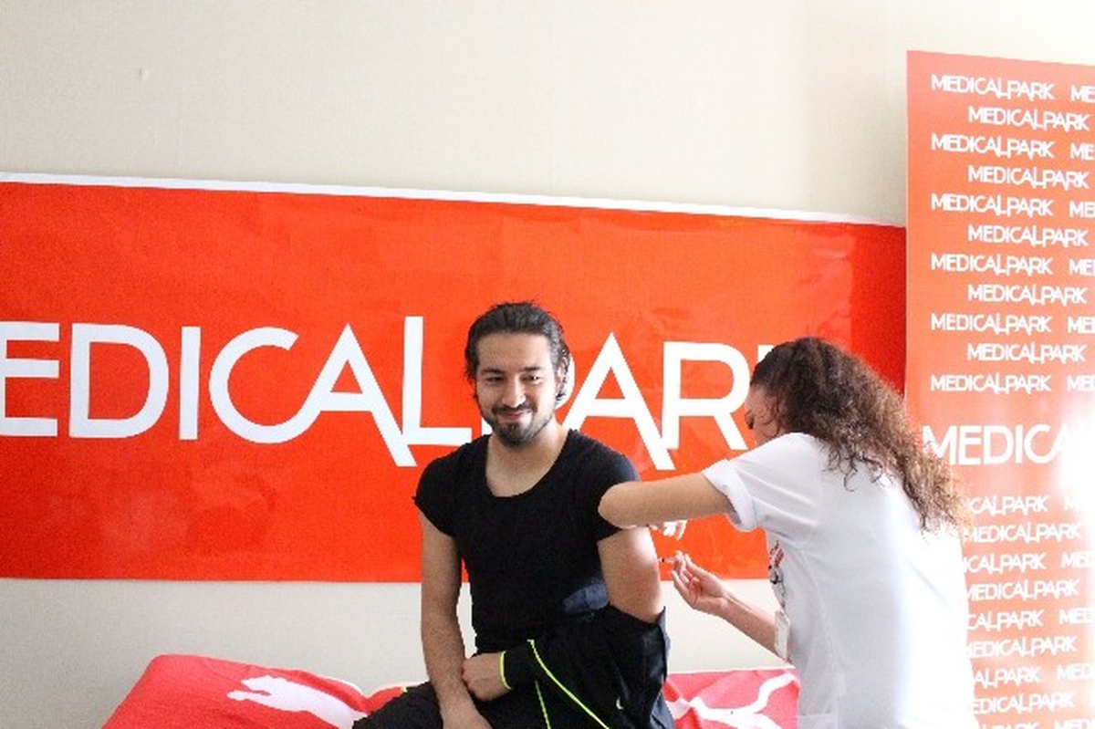 Medicalpark Antalyaspor\'a "Grip Aşısı"