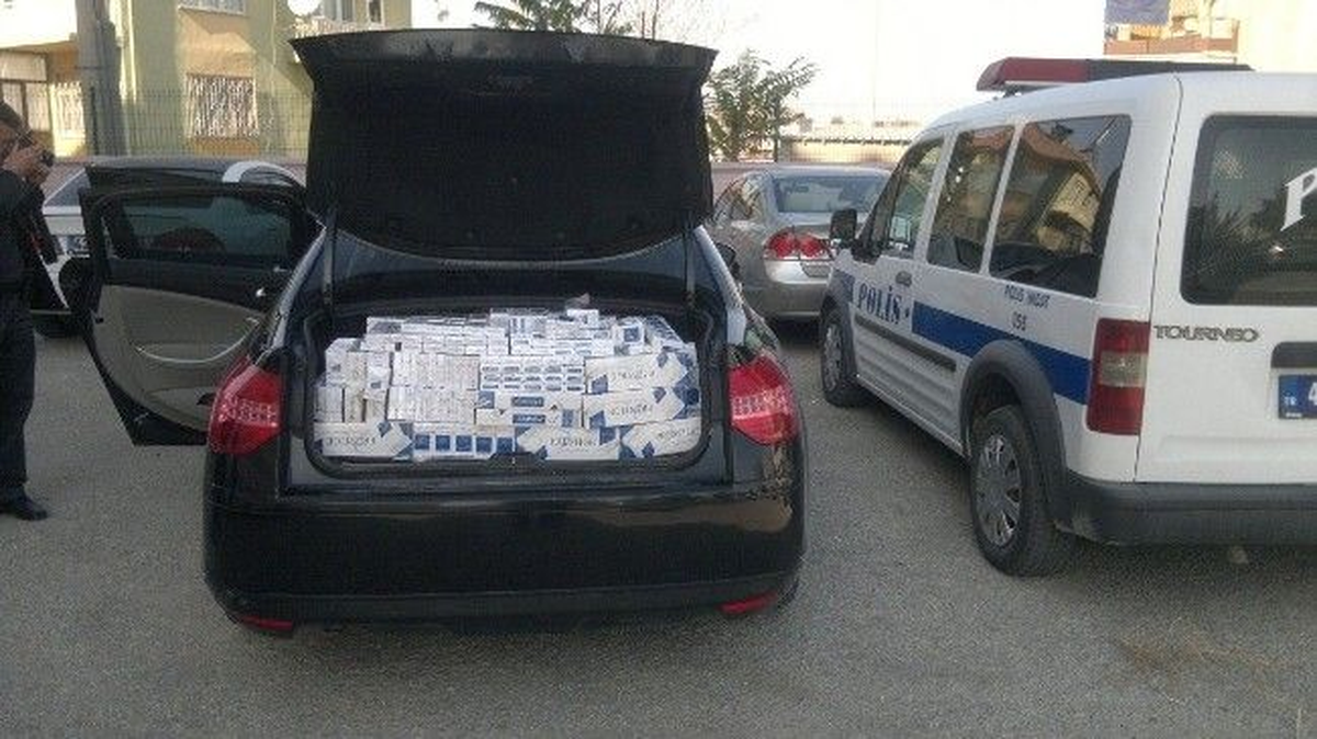 Minibüsten 12 Bin 500 Paket Kaçak Sigara Çıktı