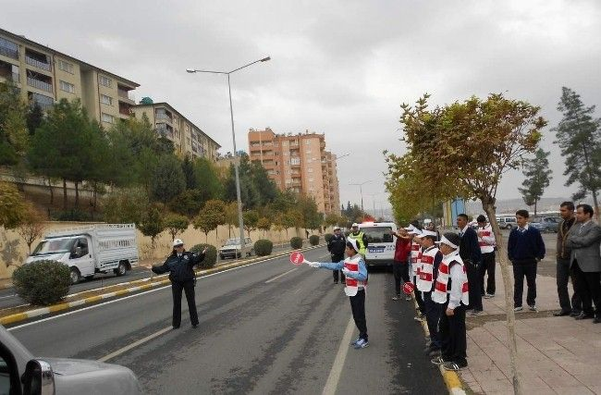 Siirt\'te Öğrencilere Trafik Eğitimi