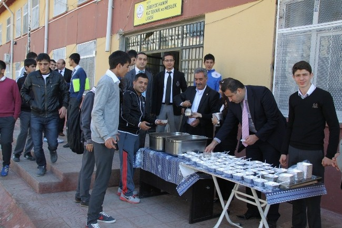 Siirt Zübeyde Hanım Lisesi\'nden Aşure Etkinliği?