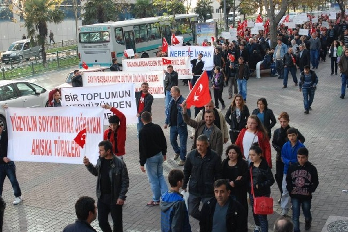 Ahıska Türkleri Sürgünün 69\'uncu Yıldönümü Dolayısıyla Yürüdü